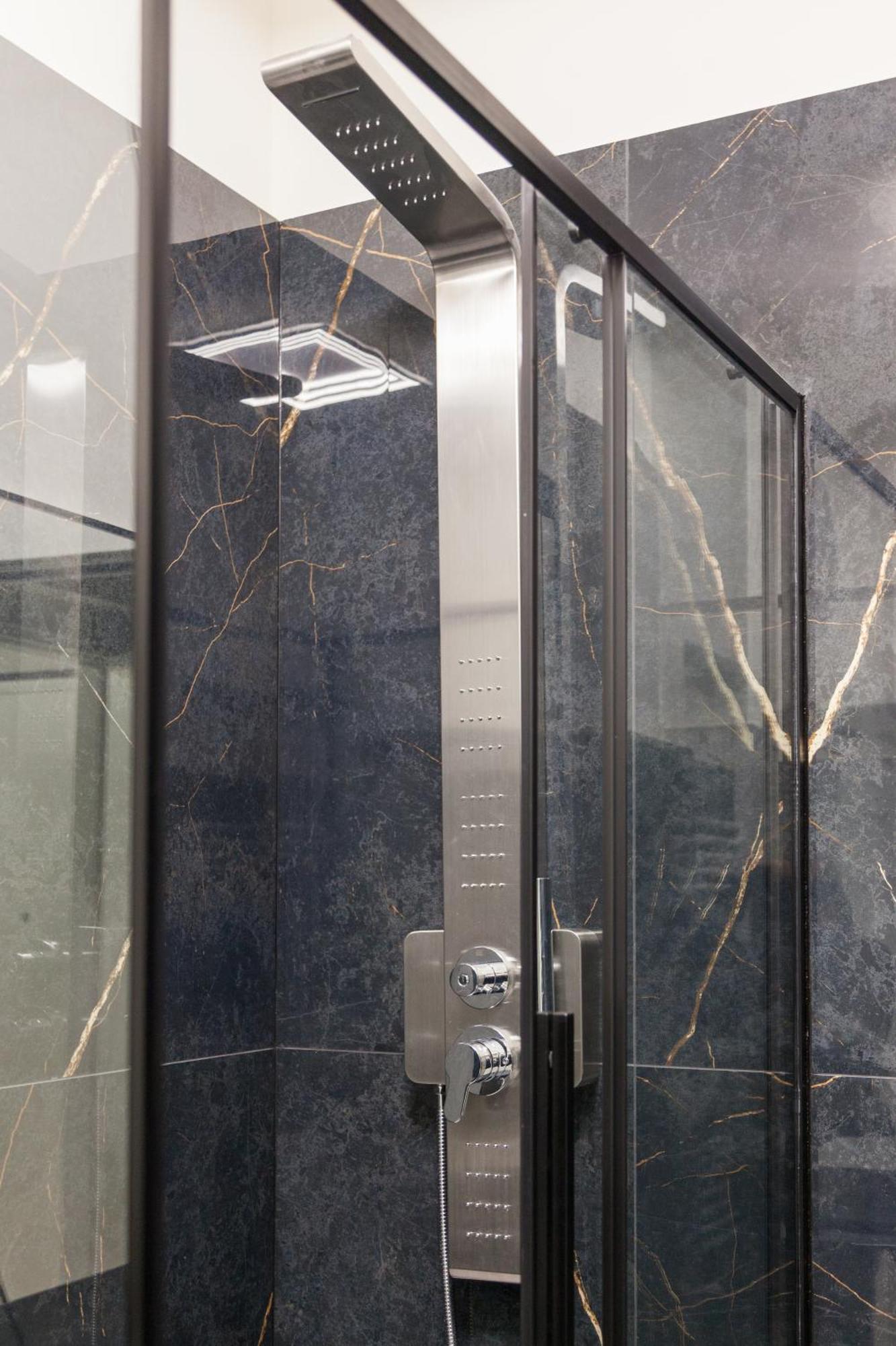 Italian Fashion Suite - Luxurious Marble City Center ミラノ エクステリア 写真