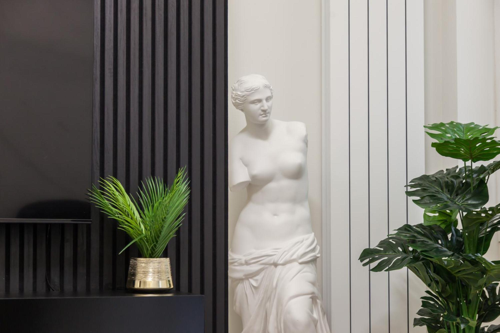 Italian Fashion Suite - Luxurious Marble City Center ミラノ エクステリア 写真